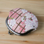 Load image into Gallery viewer, Sakura (Cherry Blossom) Lattice Coin Purse
